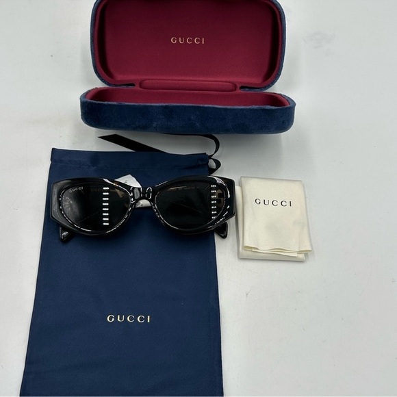 Gucci oval frame sunglasses NWT. Black. main image 9